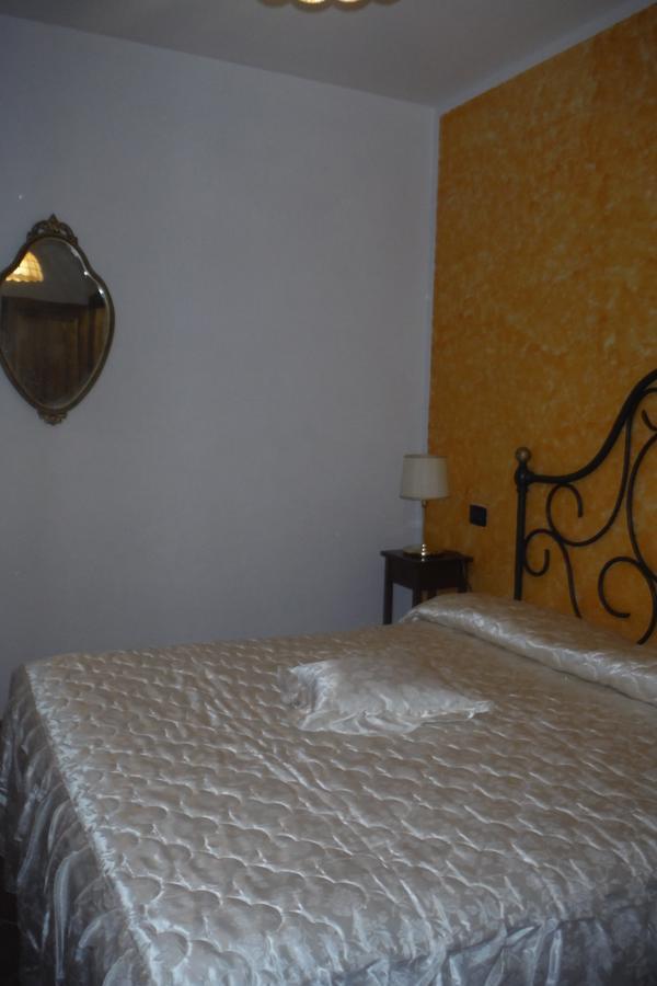 Agriturismo Santa Adriana Volterra Szoba fotó